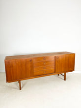 Afbeelding in Gallery-weergave laden, Scandinavische Vintage Sideboard / Dressoir, 'Korsör' jaren 60 IKEA
