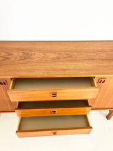 Afbeelding in Gallery-weergave laden, Scandinavische Vintage Sideboard / Dressoir, 'Korsör' jaren 60 IKEA

