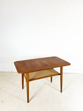 Afbeelding in Gallery-weergave laden, Mid-Century Modern Table

