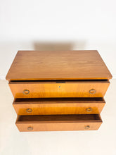 Afbeelding in Gallery-weergave laden, Vintage Ladekast uit Zweden
