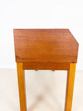 Afbeelding in Gallery-weergave laden, Teak Halkastje / Bank
