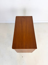 Afbeelding in Gallery-weergave laden, Vintage Teak Ladekast
