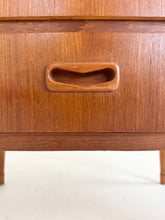Afbeelding in Gallery-weergave laden, Vintage Teak Ladekast
