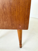 Afbeelding in Gallery-weergave laden, Vintage Teak Ladekast
