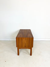 Afbeelding in Gallery-weergave laden, Lage Teak Kast

