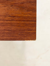 Afbeelding in Gallery-weergave laden, Lage Teak Kast
