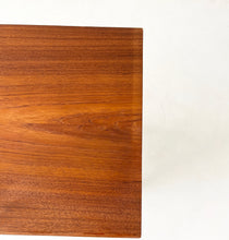 Afbeelding in Gallery-weergave laden, Smalle Teak Ladekast
