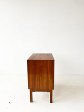 Afbeelding in Gallery-weergave laden, Smalle Teak Ladekast
