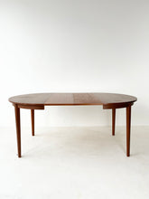 Afbeelding in Gallery-weergave laden, Uitschuifbare Teaktafel (rond/ovaal) uit Zweden
