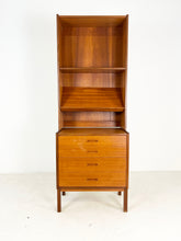 Afbeelding in Gallery-weergave laden, Smalle Teak Boekenkast / Wandkast
