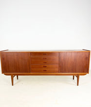 Afbeelding in Gallery-weergave laden, Scandinavische Teak Sideboard / Dressoir
