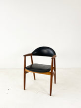 Afbeelding in Gallery-weergave laden, Black Leather Chair
