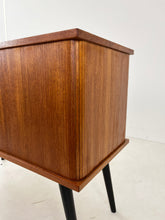 Load image into Gallery viewer, Vintage Teak Schuifdeurkast
