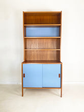 Afbeelding in Gallery-weergave laden, Zweedse Vintage Wandkast / Boekenkast (set van 3 kasten)
