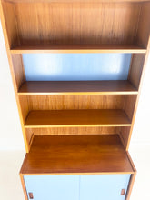 Afbeelding in Gallery-weergave laden, Zweedse Vintage Wandkast / Boekenkast (set van 3 kasten)
