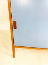 Afbeelding in Gallery-weergave laden, Zweedse Vintage Wandkast / Boekenkast (set van 3 kasten)
