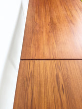 Afbeelding in Gallery-weergave laden, Uitschuifbare Vintage Teak Tafel
