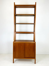 Afbeelding in Gallery-weergave laden, Hoge Teak Boekenkast (1/2)
