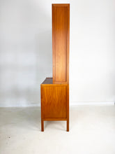 Afbeelding in Gallery-weergave laden, Zweedse Vintage Wandkast / Boekenkast (set van 3 kasten)
