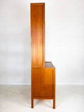 Afbeelding in Gallery-weergave laden, Zweedse Vintage Wandkast / Boekenkast (set van 3 kasten)
