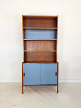 Afbeelding in Gallery-weergave laden, Zweedse Vintage Wandkast / Boekenkast (set van 3 kasten)
