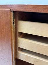 Afbeelding in Gallery-weergave laden, Scandinavische Teak Kast
