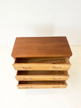 Afbeelding in Gallery-weergave laden, Zweede Vintage Ladekast, Teak en Berken
