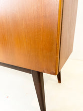 Afbeelding in Gallery-weergave laden, Scandinavisch Teak Dressoir
