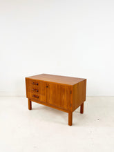 Afbeelding in Gallery-weergave laden, Lage Teak Opbergkast
