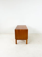 Afbeelding in Gallery-weergave laden, Lage Teak Opbergkast
