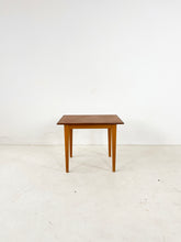 Afbeelding in Gallery-weergave laden, Teak Bijzettafeltje
