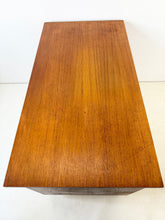 Afbeelding in Gallery-weergave laden, Vintage Teak Bureau uit Zweden

