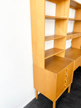 Load image into Gallery viewer, Scandinavische Wandmeubel Bodafors, 1962
