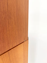 Afbeelding in Gallery-weergave laden, Scandinavische Vintage Boekenkast / Wandkast
