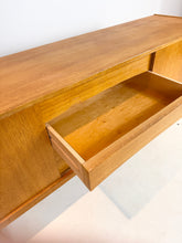 Afbeelding in Gallery-weergave laden, Erik Wørts Eiken Dressoir
