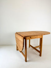 Afbeelding in Gallery-weergave laden, Karin Mobring Hangoortafel (jaren 70)
