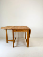 Afbeelding in Gallery-weergave laden, Karin Mobring Hangoortafel (jaren 70)
