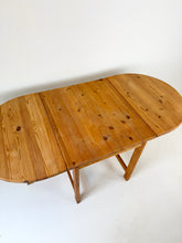 Afbeelding in Gallery-weergave laden, Karin Mobring Hangoortafel (jaren 70)

