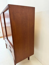 Afbeelding in Gallery-weergave laden, Deense Teak Highboard / Dressoir
