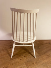 Afbeelding in Gallery-weergave laden, “Mademoiselle” Stoel door Ilmari Tapiovaara
