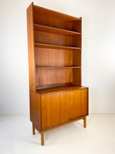 Afbeelding in Gallery-weergave laden, Børge Mogensen Teak Wandkast
