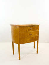 Afbeelding in Gallery-weergave laden, Kastje

