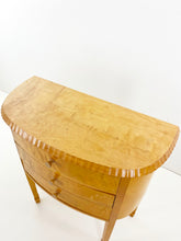 Afbeelding in Gallery-weergave laden, Kastje
