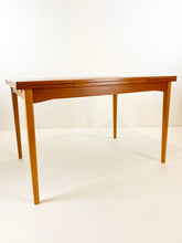 Afbeelding in Gallery-weergave laden, Eettafel
