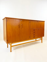 Afbeelding in Gallery-weergave laden, Hoog Dressoir
