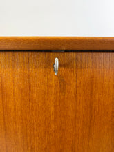 Afbeelding in Gallery-weergave laden, Hoog Dressoir
