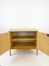 Afbeelding in Gallery-weergave laden, Kastje
