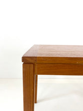 Afbeelding in Gallery-weergave laden, Teak Bijzettafel

