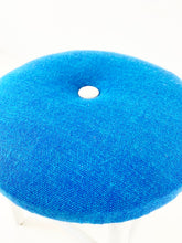 Afbeelding in Gallery-weergave laden, Blauw Gestoffeerd Krukje
