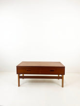 Afbeelding in Gallery-weergave laden, Teak Laag Kastje
